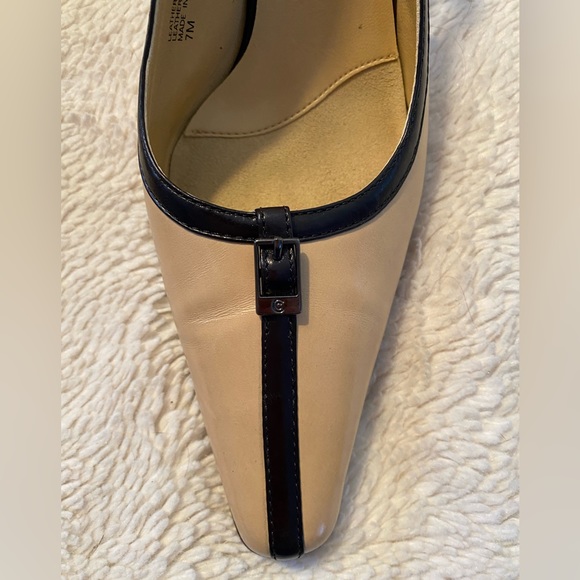 Circa by Joan & David Tan and Black Heeled Slingbacks - Picture 5 of 6